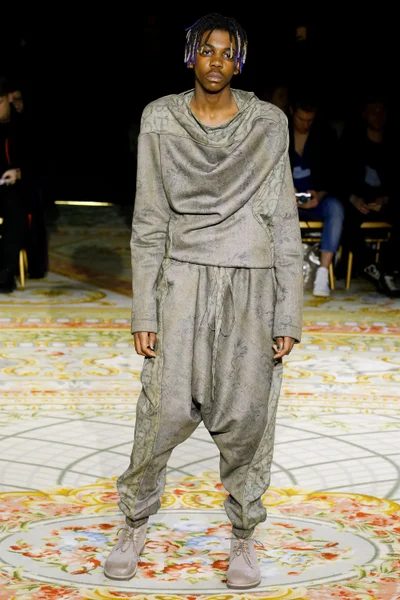 Look 32